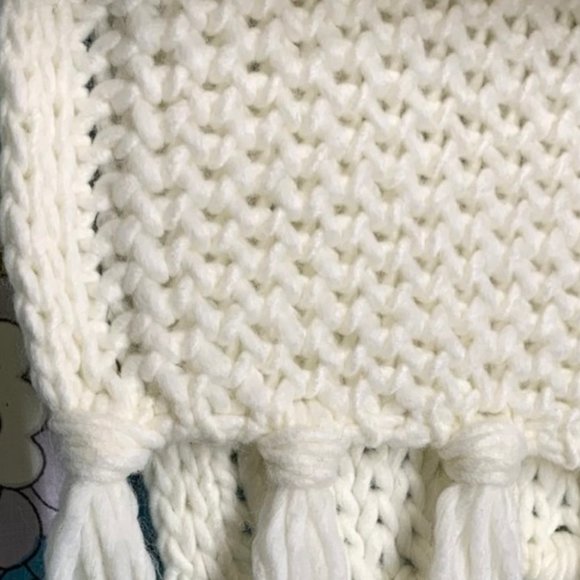 ##NWOT## Cintelli e Galluzzo Wool Blend Ivory Scarf - Picture 4 of 6